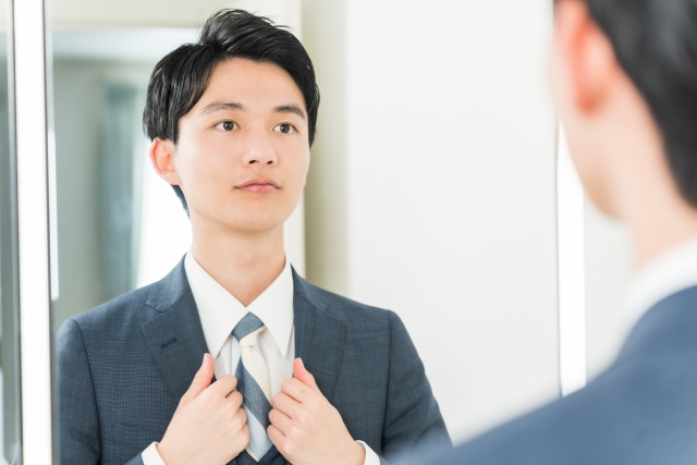 銀行員　髪型　身だしなみ