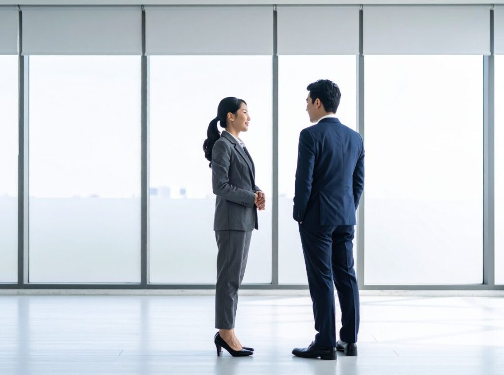 銀行員　社内恋愛